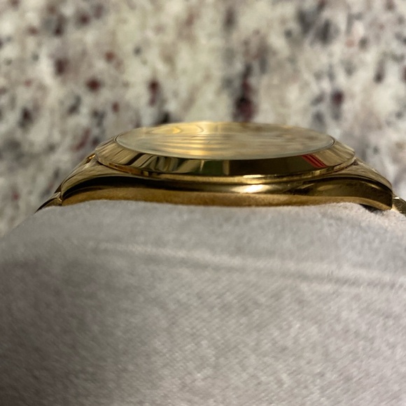 Michael Kors MK 3179 Slim Runway Goldtone SS Oversized Unisex Analog Wristwatch. - Picture 14 of 16